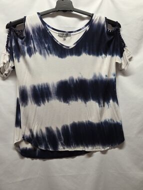 Almost Famous Navy and White Tie-Dye Cold Shoulder V-Neck Top